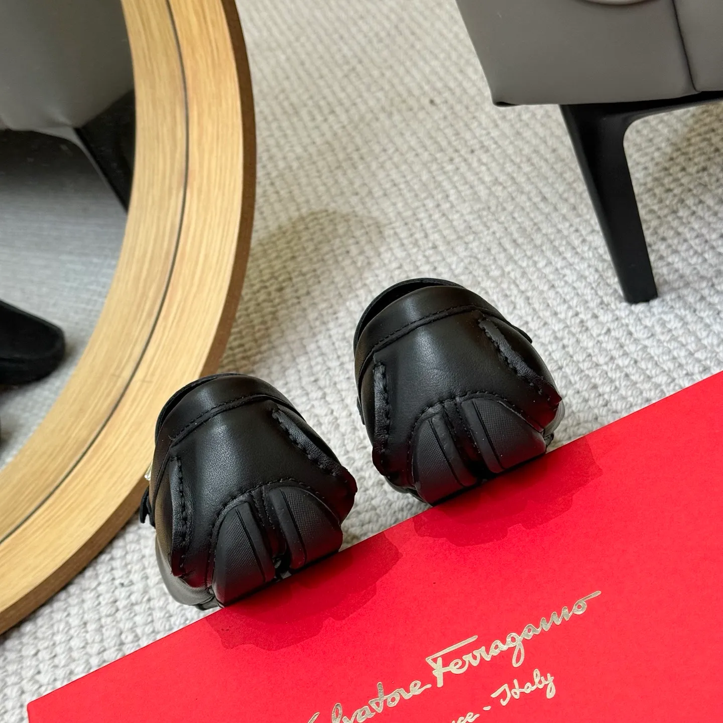 Men's men's shoes 💰420 (Yangli) Ferragamo 〰Ferragamo 2⃣️0⃣️2⃣️5️⃣ New series 👊🏻 Upper 🇮🇹 Italian imported calfskin, original outsole molding. Water-dyed sheepskin lining. The identity of every successful man is set off, and the upper and lower shoes are elegant and stable🚶🏻🚶🏻The high-end custom counter original replica is an eternal classic🔍️Number of codes: 38-46 with counter packaging